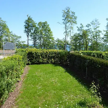 Gemuetliche Im Ostseebad Mit Schoenem Garten Am Hochufer Ueber Der Seebruecke