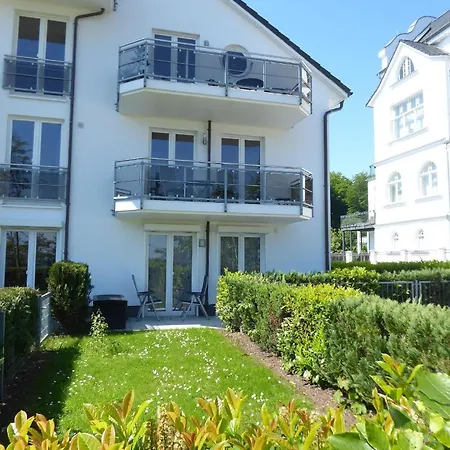Gemuetliche Im Ostseebad Mit Schoenem Garten Am Hochufer Ueber Der Seebruecke